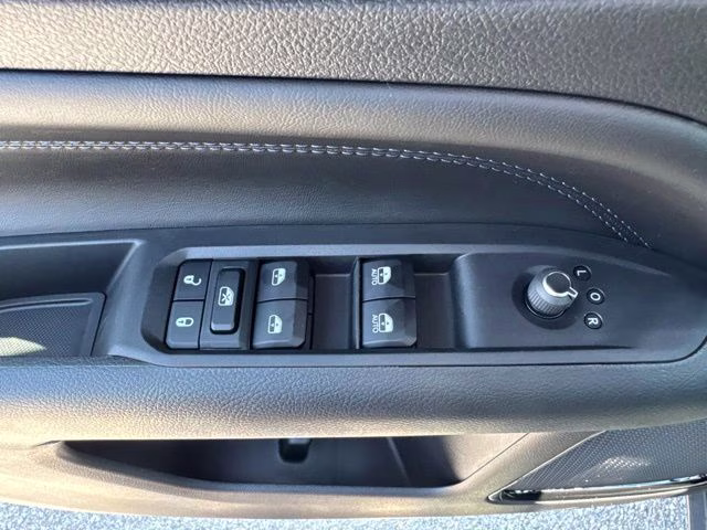 2026 Diamond Black Crystal Pearlcoat Jeep Compass Latitude 4X4 SUV