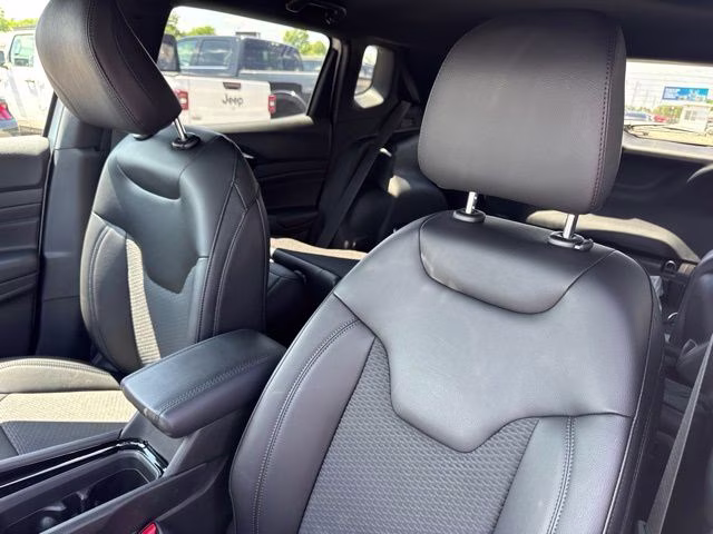 2026 Bright White Clearcoat Jeep Compass Latitude 4X4 SUV