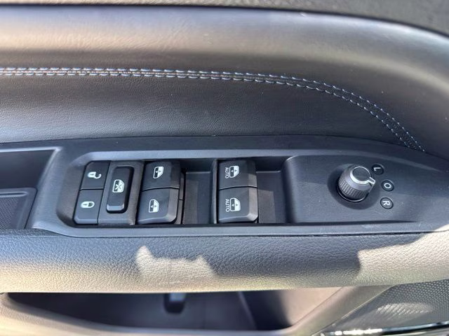 2026 Bright White Clearcoat Jeep Compass Latitude 4X4 SUV