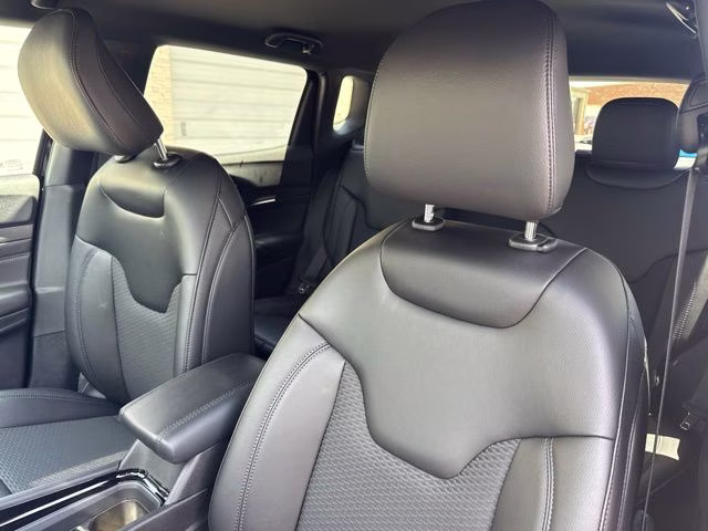 2026 Diamond Black Crystal Pearlcoat Jeep Compass Latitude 4X4 SUV