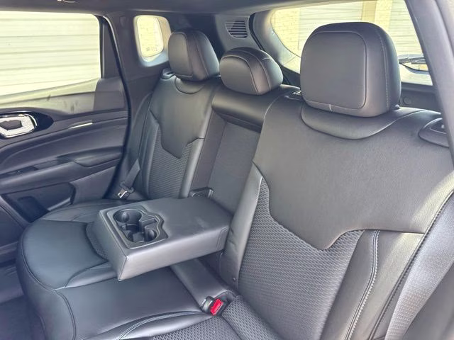 2026 Diamond Black Crystal Pearlcoat Jeep Compass Latitude 4X4 SUV