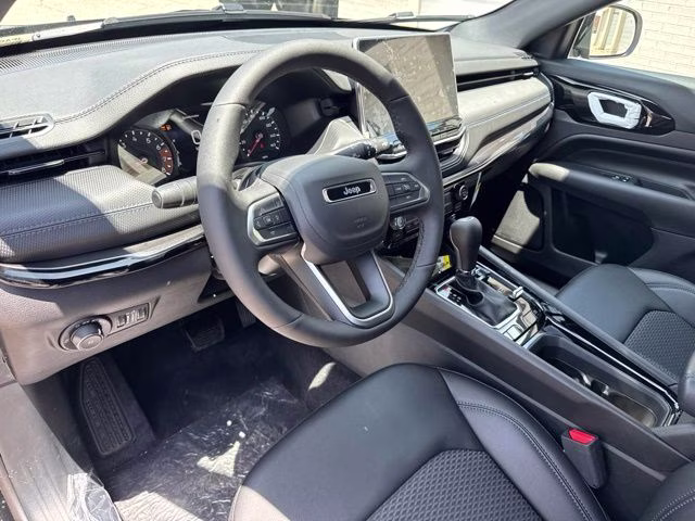 2026 Diamond Black Crystal Pearlcoat Jeep Compass Latitude 4X4 SUV