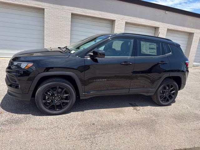2026 Diamond Black Crystal Pearlcoat Jeep Compass Latitude 4X4 SUV