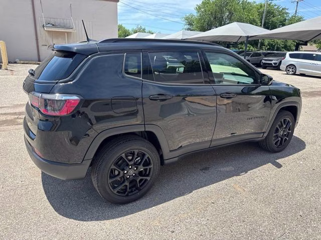 2026 Diamond Black Crystal Pearlcoat Jeep Compass Latitude 4X4 SUV