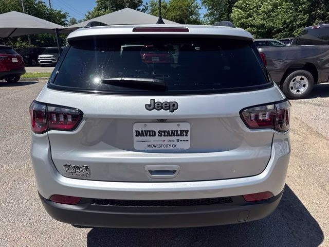 2026 Silver Zynith Metallic Clearcoat Jeep Compass Latitude 4X4 SUV
