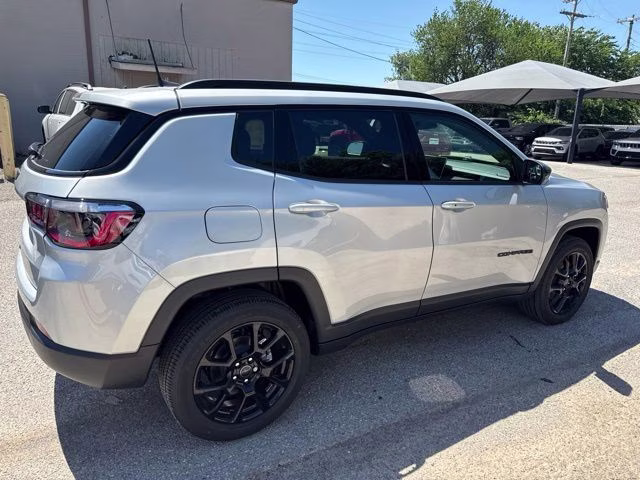 2026 Silver Zynith Metallic Clearcoat Jeep Compass Latitude 4X4 SUV