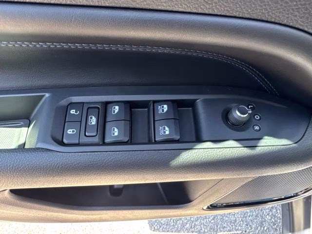 2026 Silver Zynith Metallic Clearcoat Jeep Compass Latitude 4X4 SUV