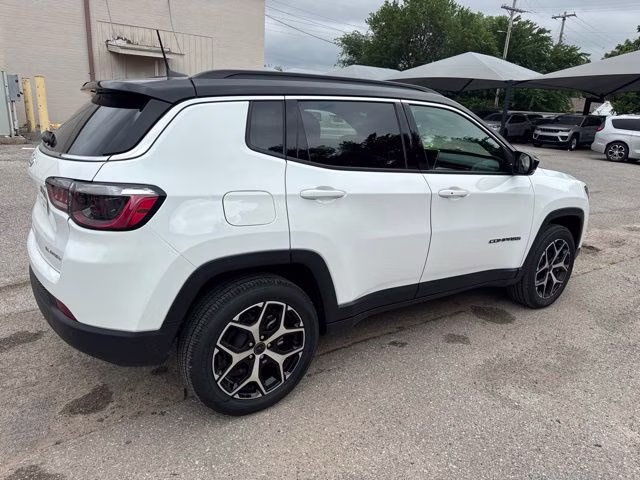 2026 Bright White Clearcoat Jeep Compass Limited 4X4 SUV