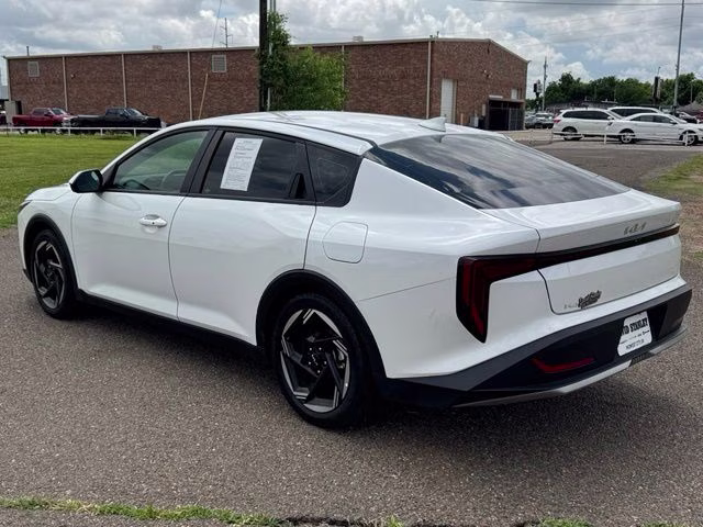 2025 Snow White Pearl Kia K4 EX FWD Sedan