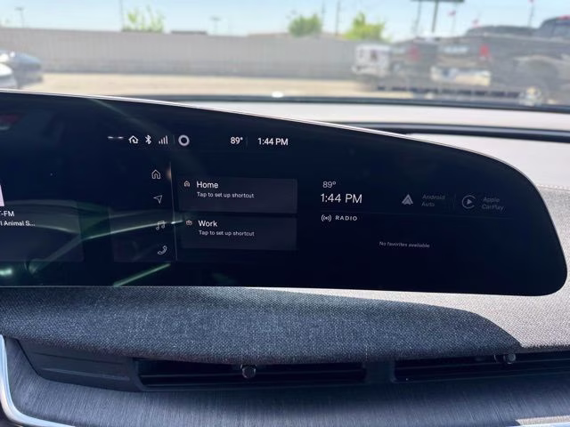 2024 Stellar White Metallic Lucid Air Pure RWD Sedan