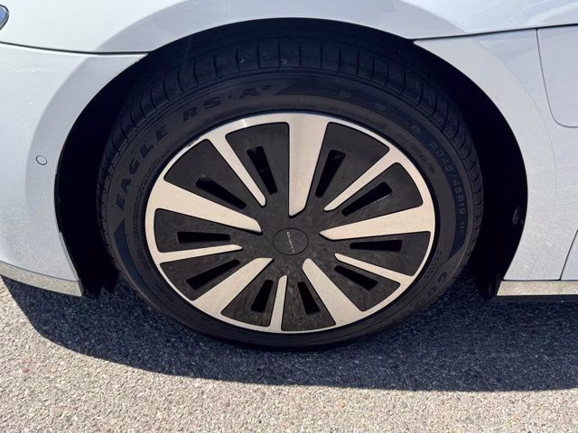 2024 Stellar White Metallic Lucid Air Pure RWD Sedan