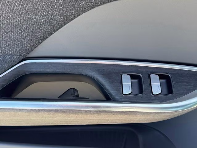 2024 Stellar White Metallic Lucid Air Pure RWD Sedan