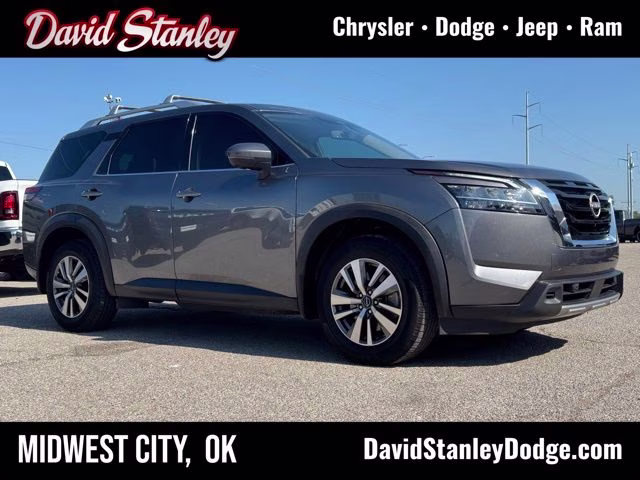 2023 Gun Metallic Nissan Pathfinder SL FWD SUV