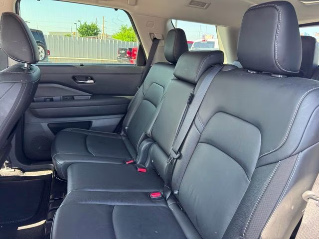 2023 Gun Metallic Nissan Pathfinder SL FWD SUV