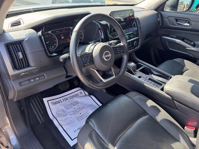 2023 Gun Metallic Nissan Pathfinder SL FWD SUV
