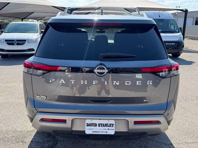 2023 Gun Metallic Nissan Pathfinder SL FWD SUV