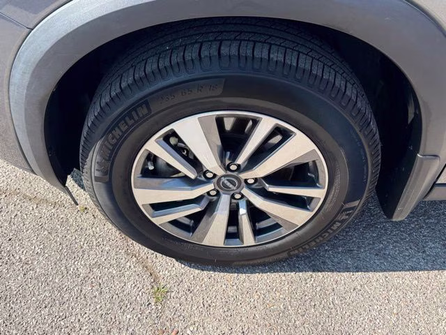 2023 Gun Metallic Nissan Pathfinder SL FWD SUV