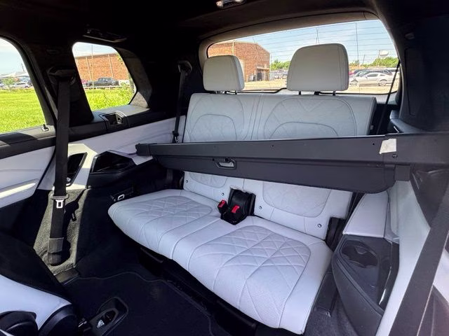2023 White Metallic BMW X7 xDrive40i AWD SUV