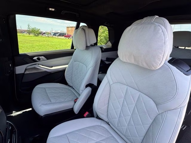 2023 White Metallic BMW X7 xDrive40i AWD SUV