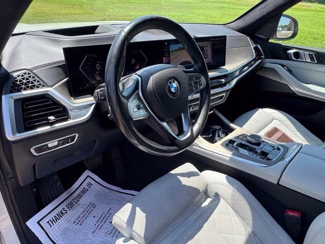 2023 White Metallic BMW X7 xDrive40i AWD SUV