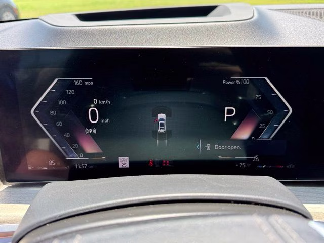 2023 White Metallic BMW X7 xDrive40i AWD SUV
