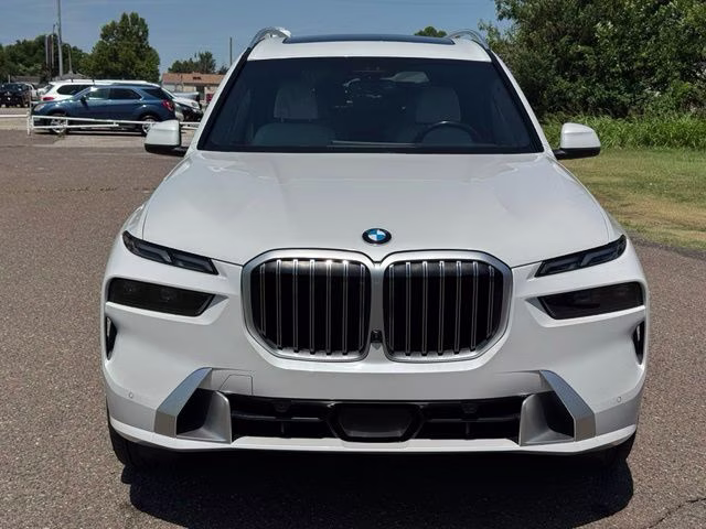 2023 White Metallic BMW X7 xDrive40i AWD SUV
