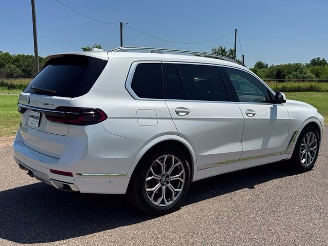 2023 White Metallic BMW X7 xDrive40i AWD SUV
