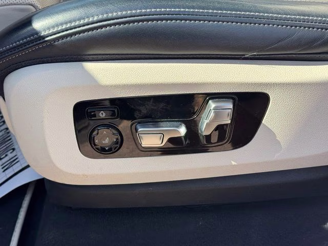 2021 White Metallic BMW X7 M50i AWD SUV