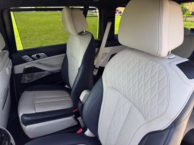 2021 White Metallic BMW X7 M50i AWD SUV
