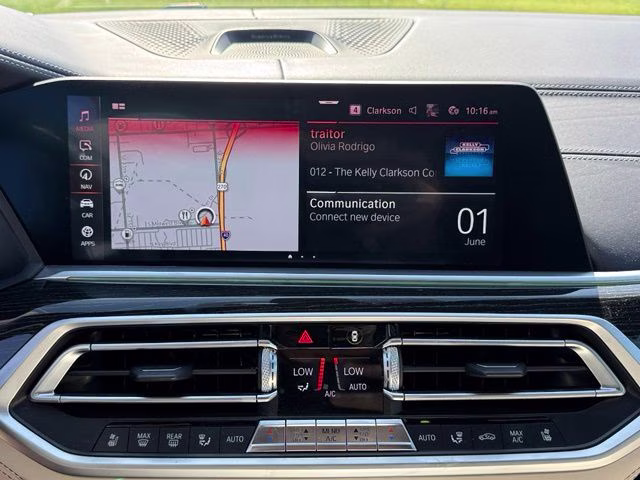 2021 White Metallic BMW X7 M50i AWD SUV