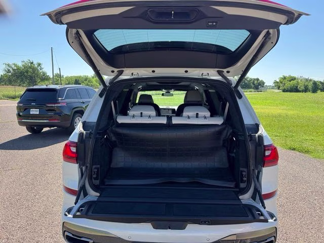 2021 White Metallic BMW X7 M50i AWD SUV