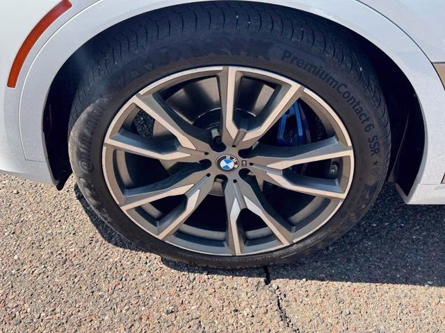 2021 White Metallic BMW X7 M50i AWD SUV