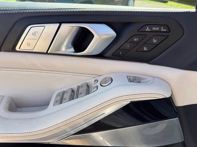 2021 White Metallic BMW X7 M50i AWD SUV