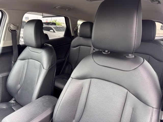 2025 Everlasting Silver Kia Sportage EX FWD SUV