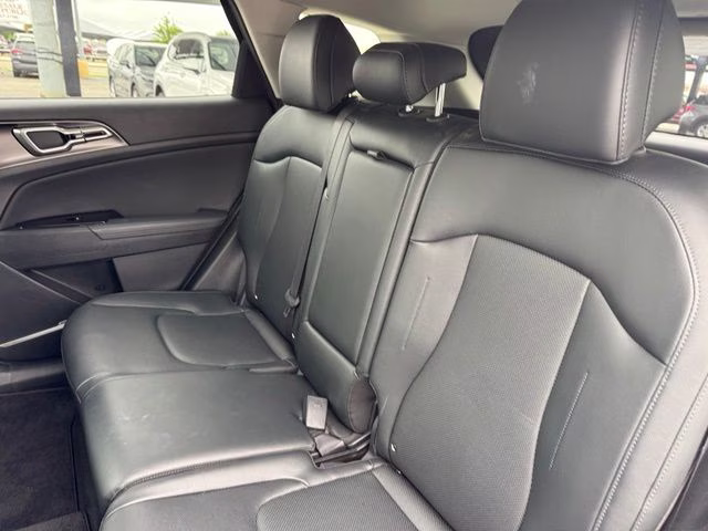 2025 Everlasting Silver Kia Sportage EX FWD SUV