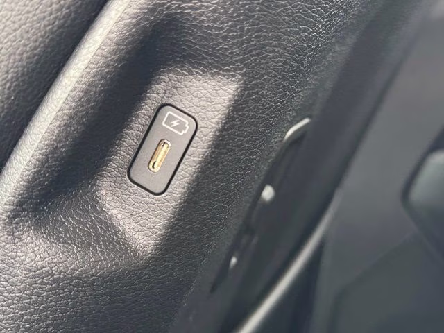 2025 Everlasting Silver Kia Sportage EX FWD SUV