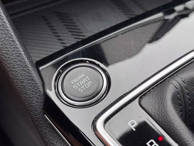 2025 Everlasting Silver Kia Sportage EX FWD SUV