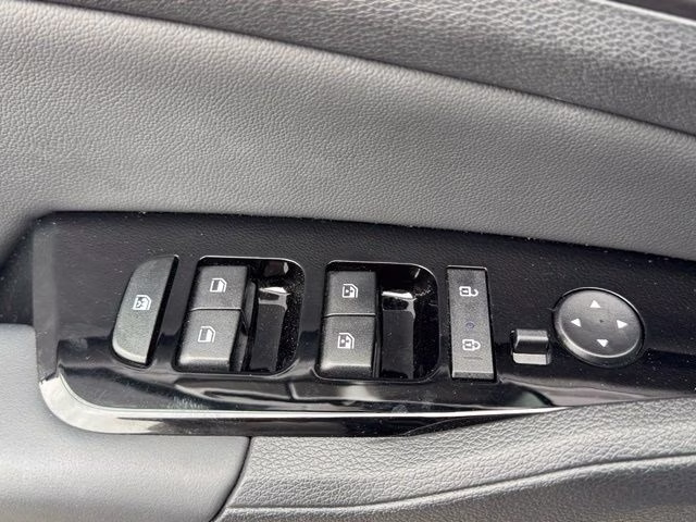 2025 Everlasting Silver Kia Sportage EX FWD SUV