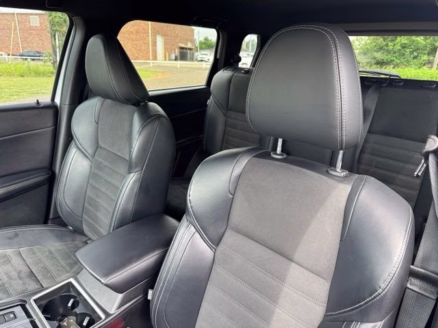 2024 Alloy Silver Metallic Mitsubishi Outlander SE Black Edition FWD SUV