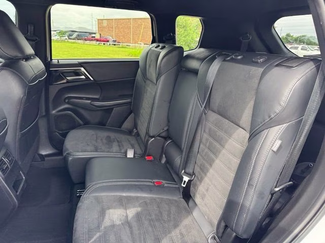 2024 Alloy Silver Metallic Mitsubishi Outlander SE Black Edition FWD SUV