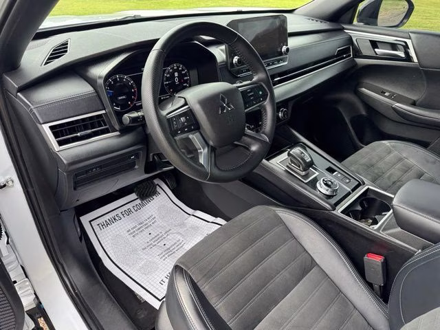 2024 Alloy Silver Metallic Mitsubishi Outlander SE Black Edition FWD SUV