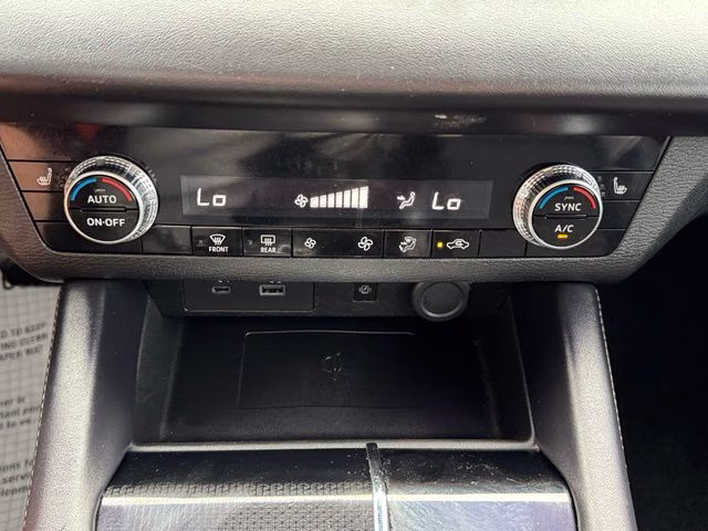 2024 Alloy Silver Metallic Mitsubishi Outlander SE Black Edition FWD SUV
