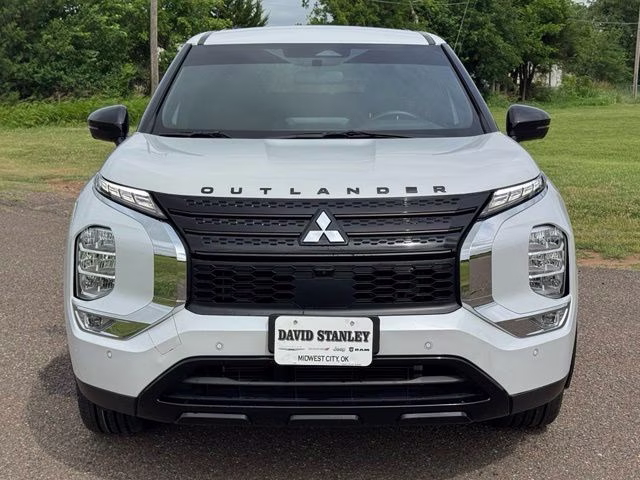 2024 Alloy Silver Metallic Mitsubishi Outlander SE Black Edition FWD SUV