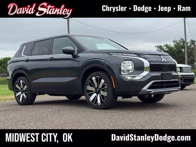 2025 Graphite Gray Metallic/Black Roof Mitsubishi Outlander SE FWD SUV