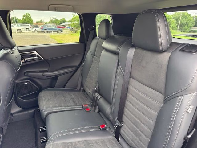 2025 Graphite Gray Metallic/Black Roof Mitsubishi Outlander SE FWD SUV