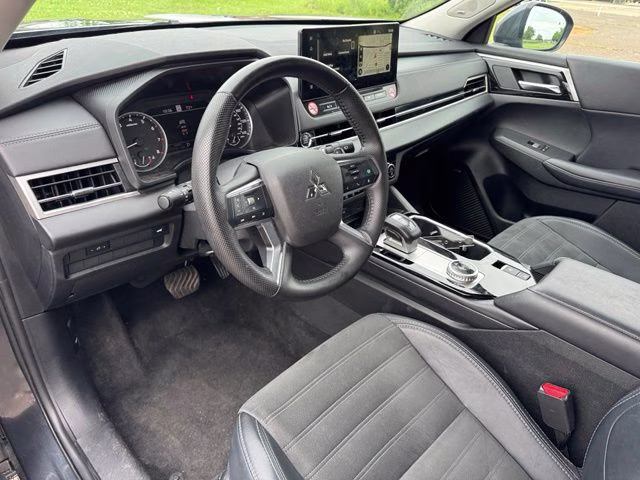 2025 Graphite Gray Metallic/Black Roof Mitsubishi Outlander SE FWD SUV