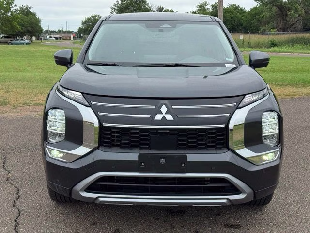 2025 Graphite Gray Metallic/Black Roof Mitsubishi Outlander SE FWD SUV