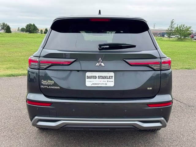 2025 Graphite Gray Metallic/Black Roof Mitsubishi Outlander SE FWD SUV