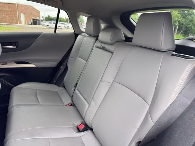 2023 Wind Chill Pearl Toyota Venza XLE AWD SUV