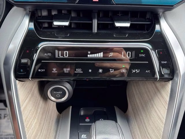 2023 Wind Chill Pearl Toyota Venza XLE AWD SUV